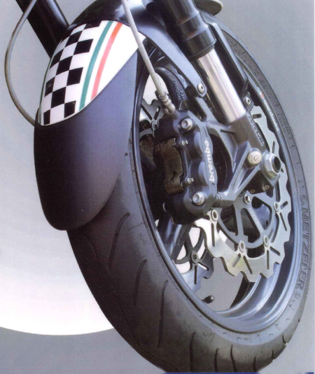 Front fender skirt