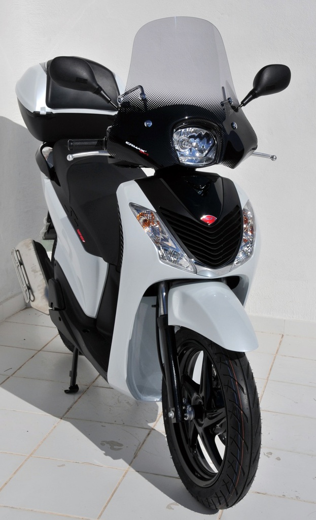 [SP0101109] Parabrisas ermax deportivo 45cm para honda SHI 125/150 2001/2012 (recorte omega /SH)