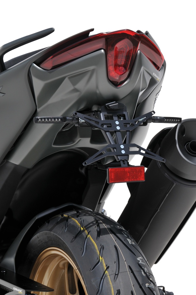 [7702Y92-00] Paso de rueda para Yamaha T-MAX 560 2020-2021 (con supmax Evo)