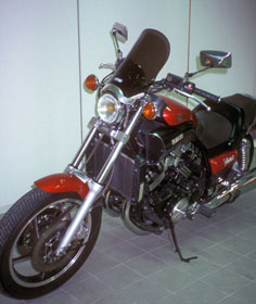 [10200036] Pantalla alta para Yamaha VMAX 1200 ((+10cm) (adaptable a la fijación original de Yamaha)